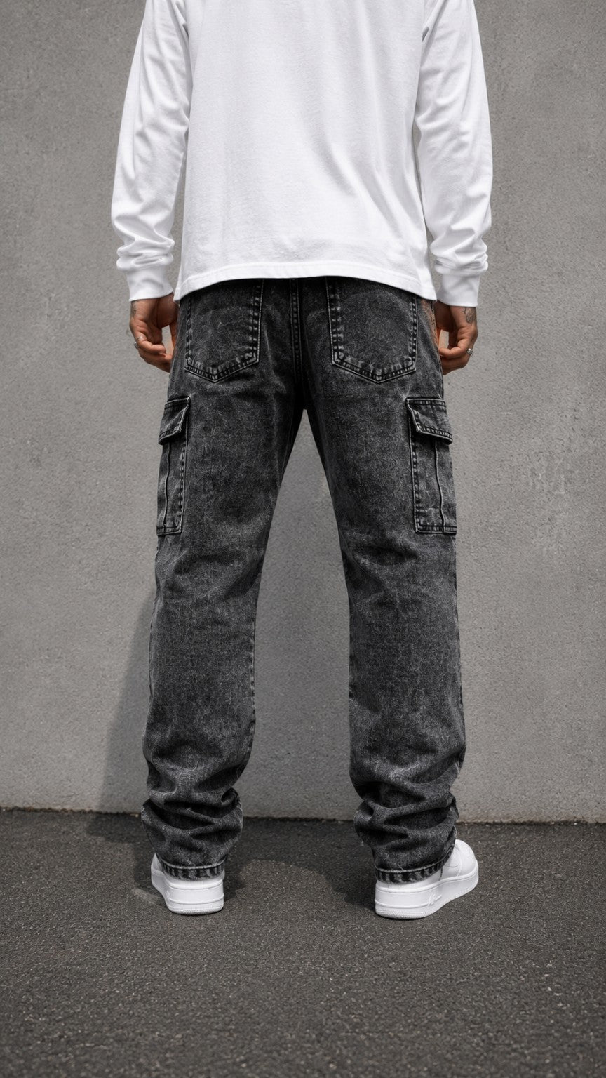 Jean Cargo Washed ZEAL negro prelavado - trasera con modelo